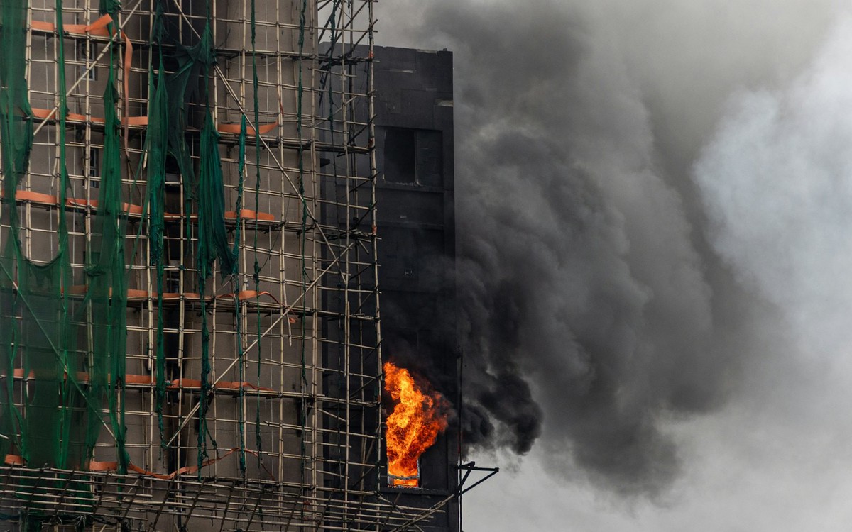 Chuyên gia nói gì về giàn giáo tre trong vụ cháy chung cư kinh hoàng ở Hong Kong?