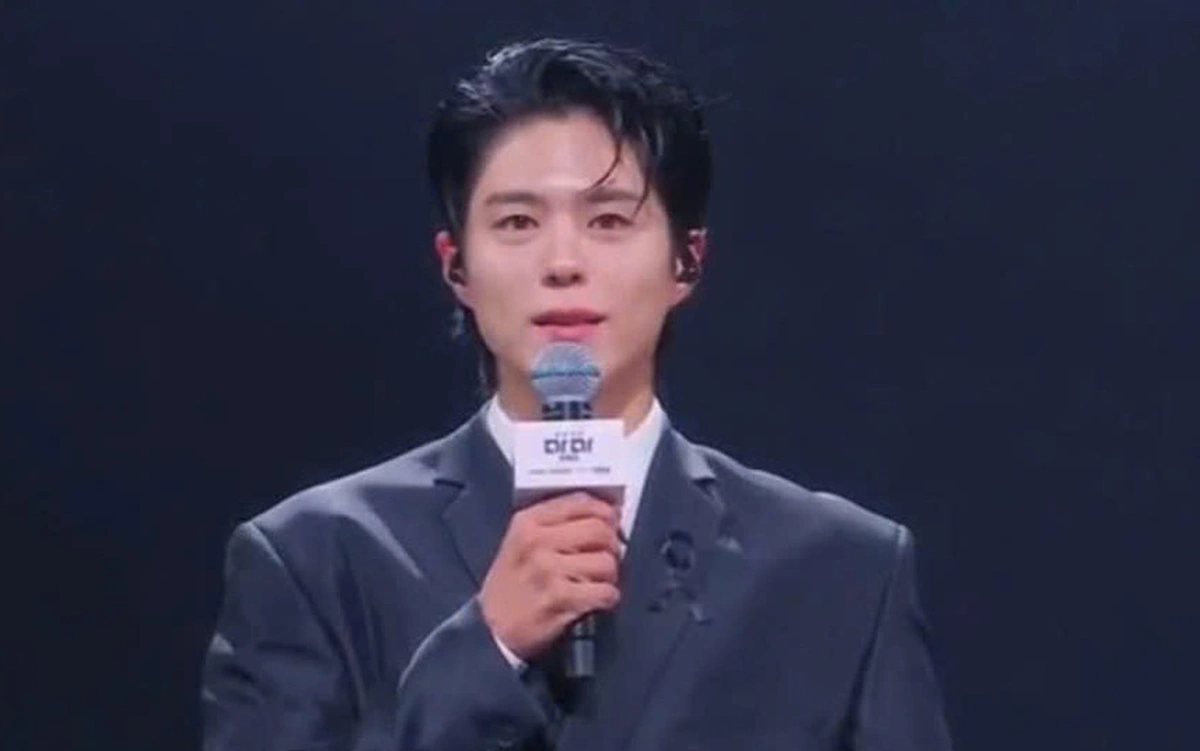 MAMA 2025 tưởng niệm nạn nhân vụ cháy chung cư tại Hong Kong, Rosé BlackPink nhận Daesang