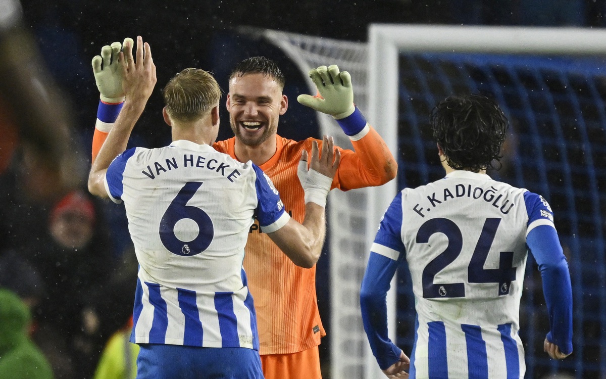 CLB tại Ngoại hạng Anh xin lỗi Trung Quốc sau bài đăng gây tranh cãi