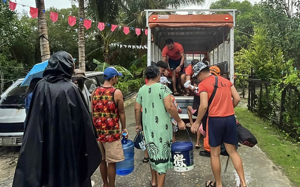Bão Kalmaegi: Có thể đạt cấp siêu bão, Philippines sơ tán hàng chục nghìn người
