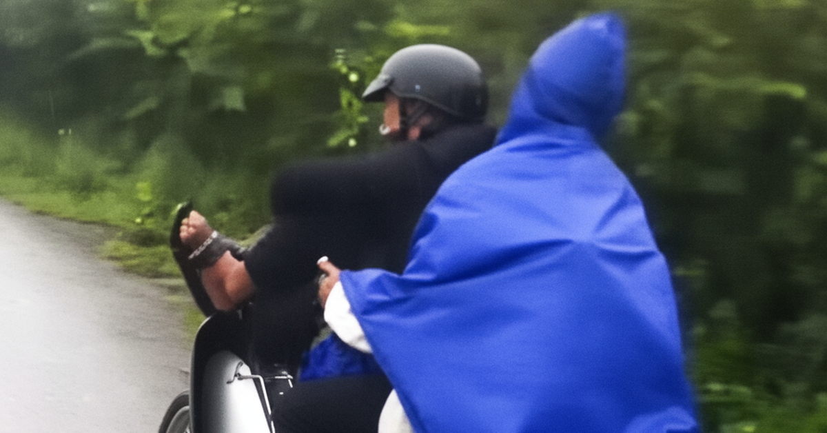 Công an triệu tập nhóm thiếu niên đi xe máy bằng chân, quay clip đăng lên mạng xã hội