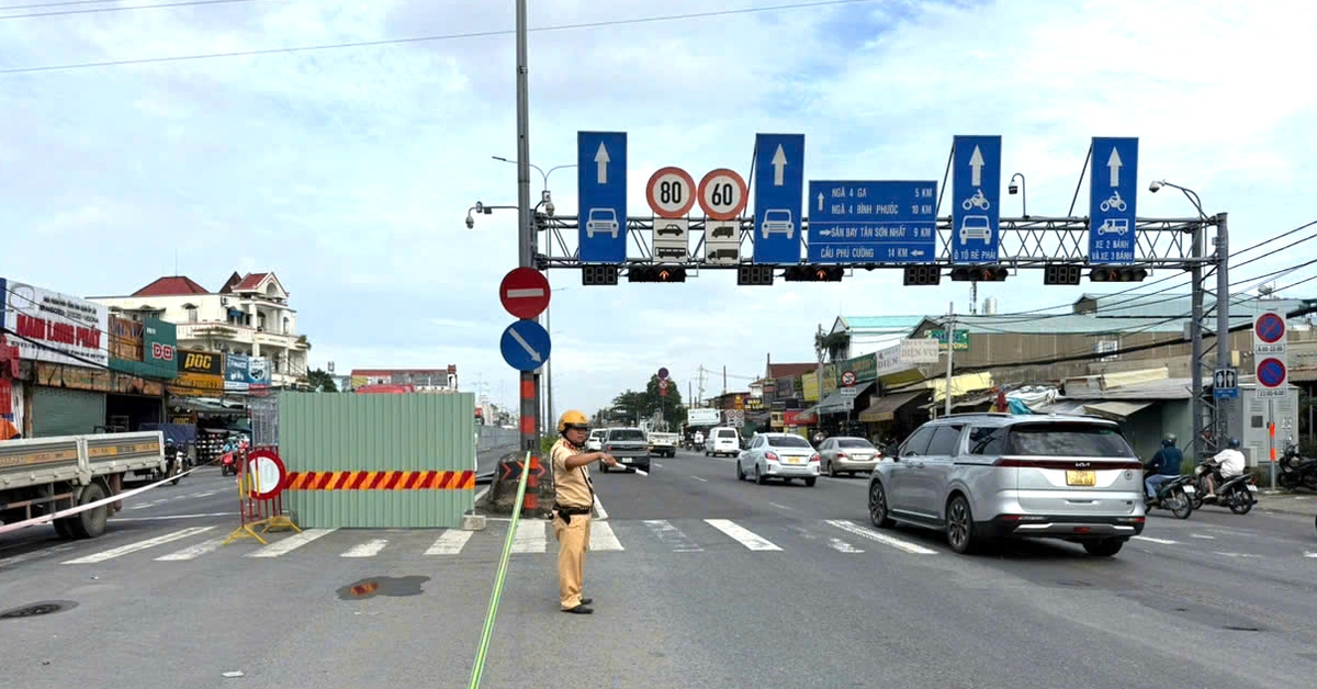Thi công cầu vượt ngã tư Đình, CSGT TP.HCM hướng dẫn người dân đi theo lộ trình mới