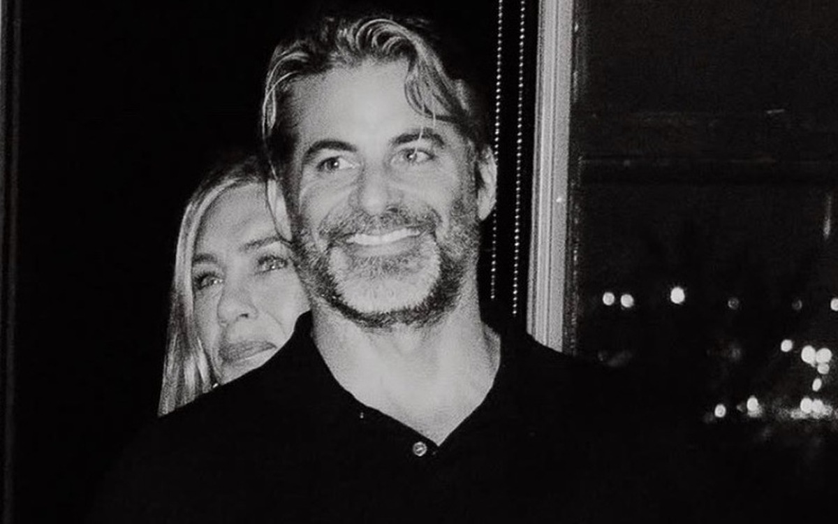 Jennifer Aniston công khai bạn trai Jim Curtis