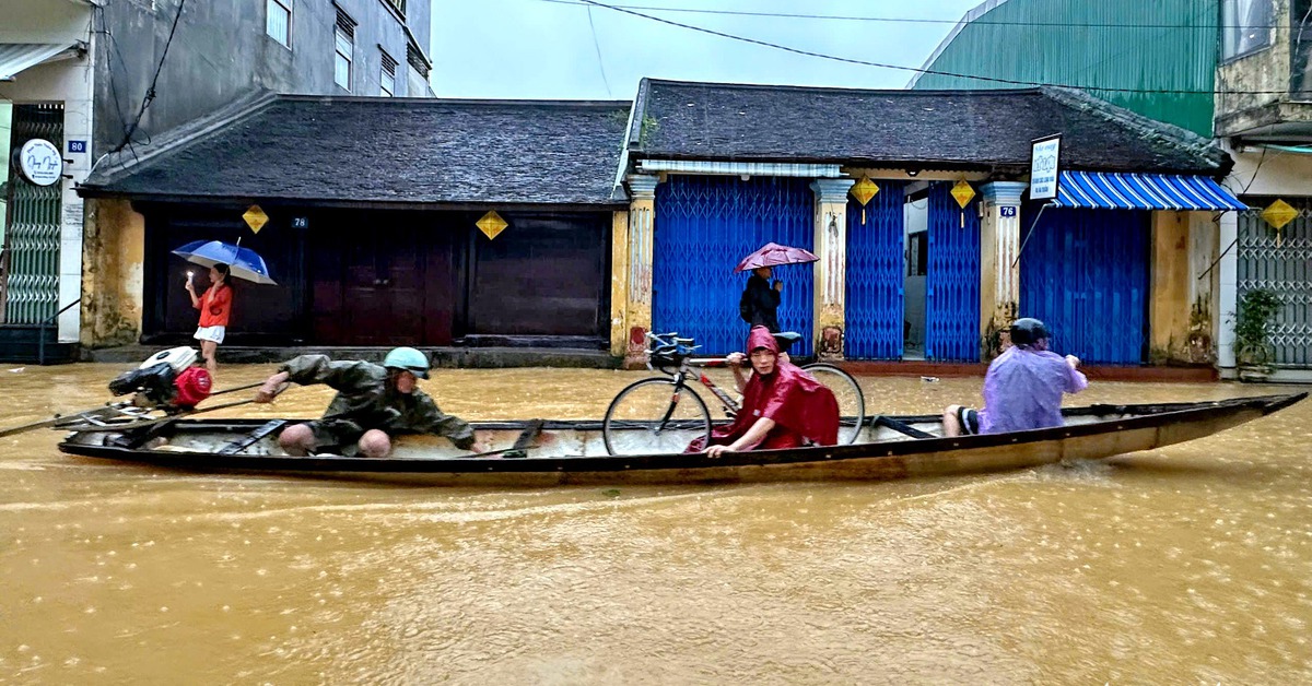 Lũ trên sông Bồ ở Huế lần thứ 3 vượt mốc lịch sử trong 1 tuần