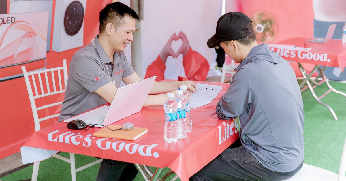 LG hỗ trợ sửa chữa thiết bị, đồng hành cùng người dân sau bão