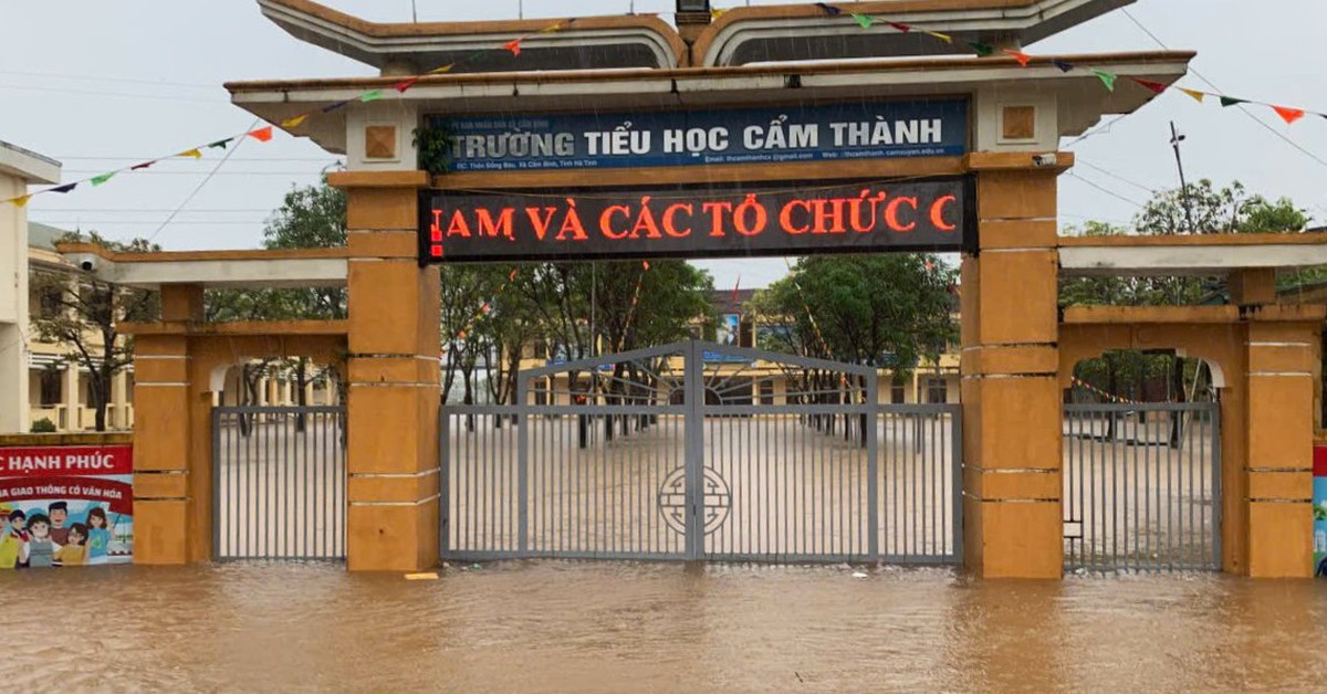 Hà Tĩnh vẫn còn hơn 18.000 học sinh nghỉ học, hồ Kẻ Gỗ đang xả tràn lưu lượng 300m³/s