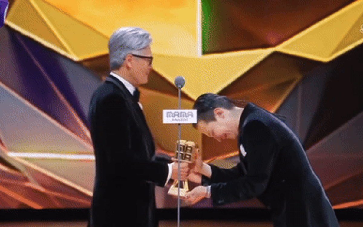 Lịch sử lặp lại: Châu Nhuận Phát trao giải cho G-DRAGON tại MAMA sau 10 năm