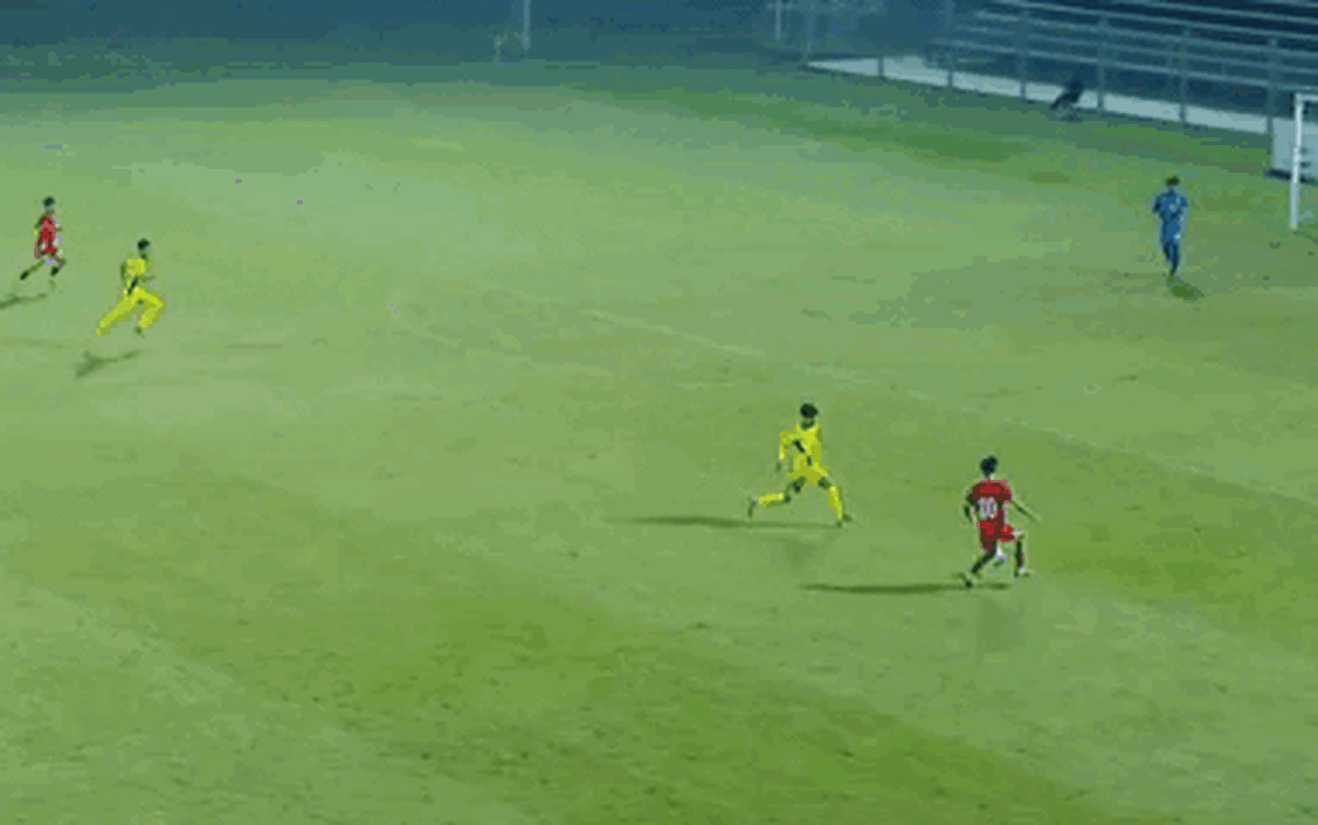 Video: Tiền vệ U17 Việt Nam độc diễn, chốt hạ U17 Malaysia