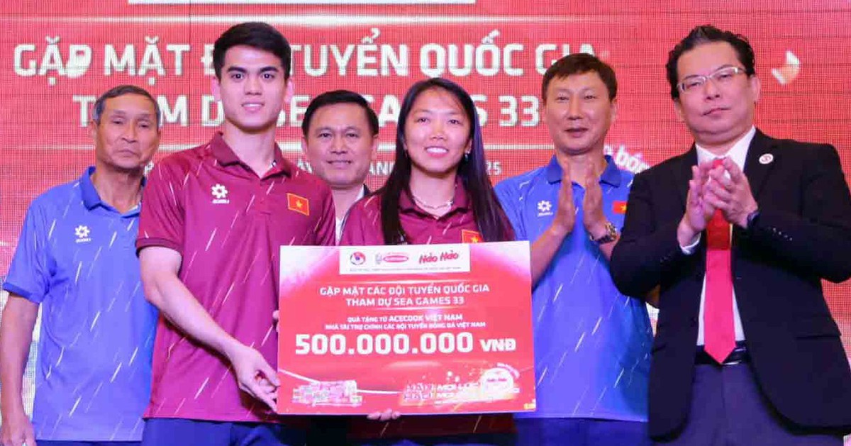 U22 Việt Nam và tuyển nữ Việt Nam tặng 100 triệu cho đồng bào vùng lũ lụt