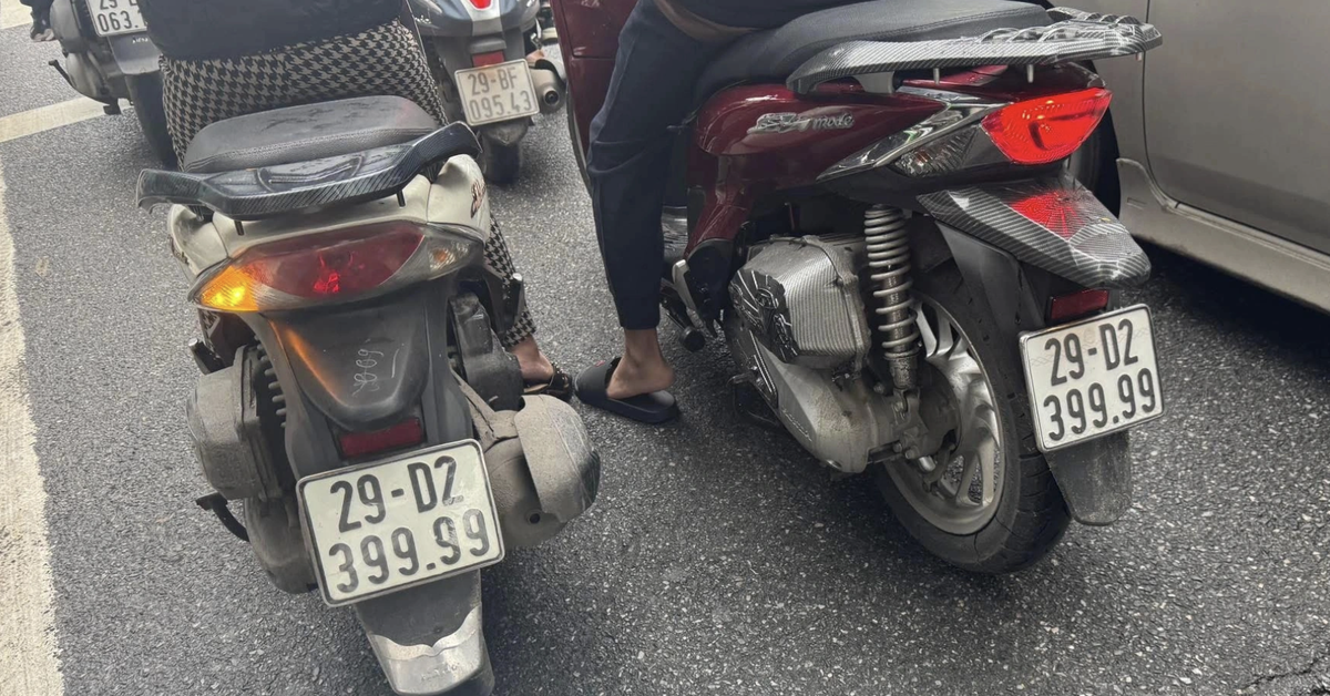 Cảnh sát thông tin về 2 chiếc xe máy có biển số giống nhau cùng xuất hiện trên đường