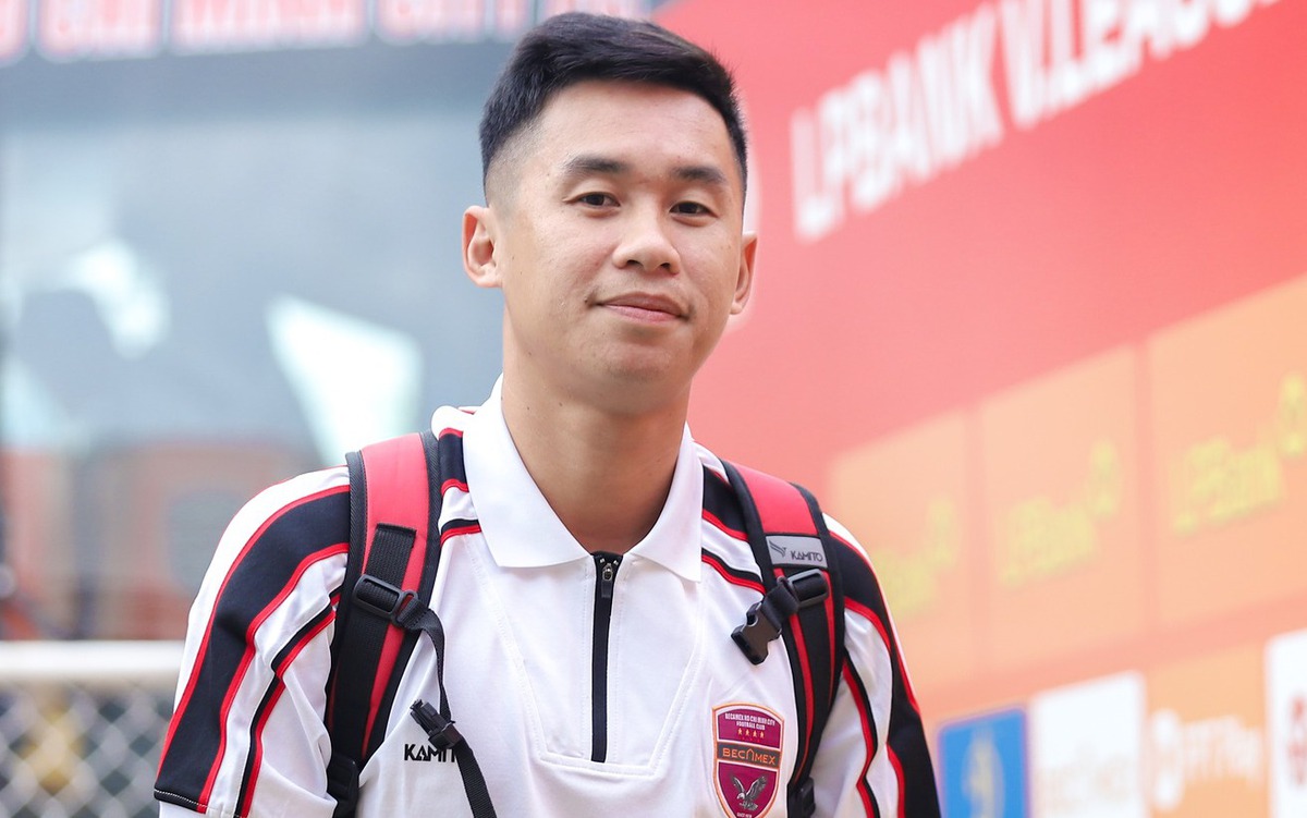 Đình Khương thoát án đạp rách chân tuyển thủ Việt kiều