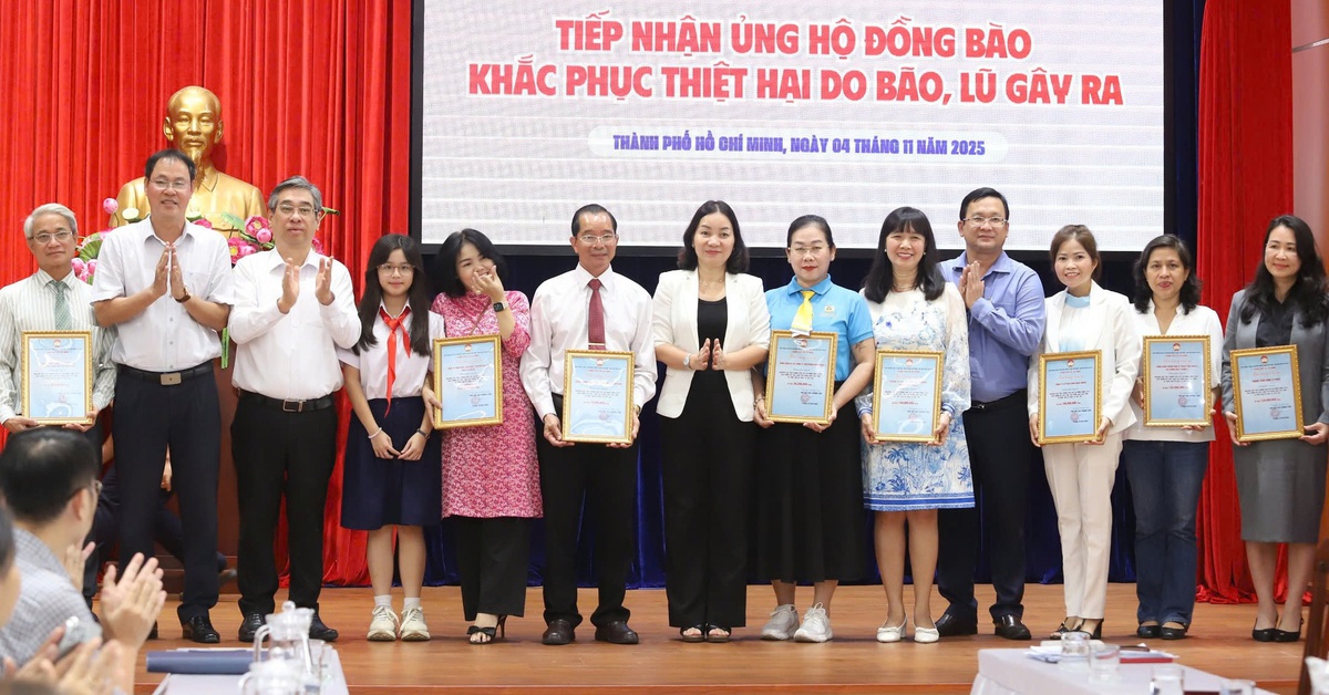 TP.HCM hỗ trợ Huế, Đà Nẵng, Quảng Ngãi trang bị phương tiện cứu nạn cứu hộ bão, lũ