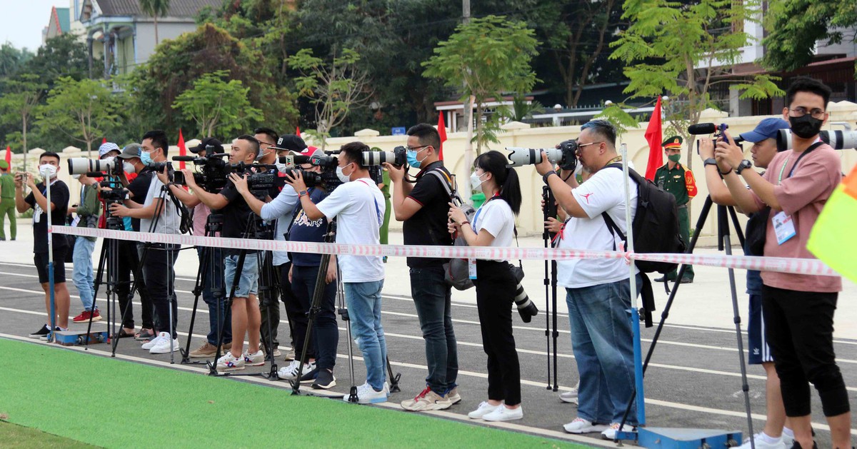 Thành ủy TP.HCM yêu cầu phát triển đảng viên ở lĩnh vực báo chí, giáo dục, y tế