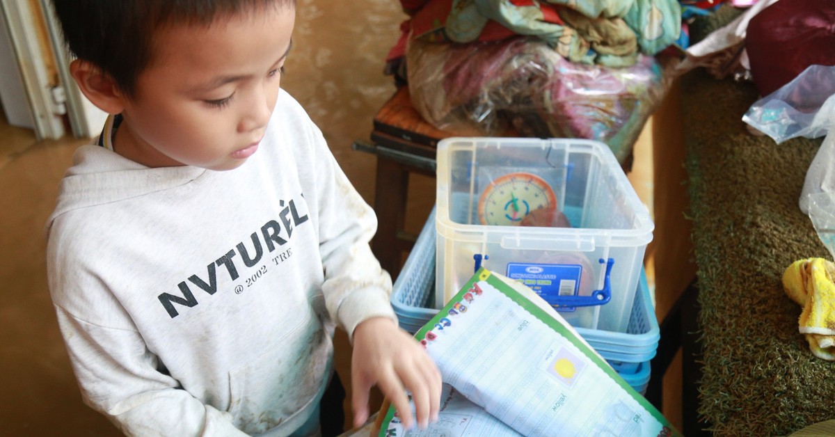 Đừng nặng hình thức, chỉ cần học sinh đến trường an toàn sau lũ