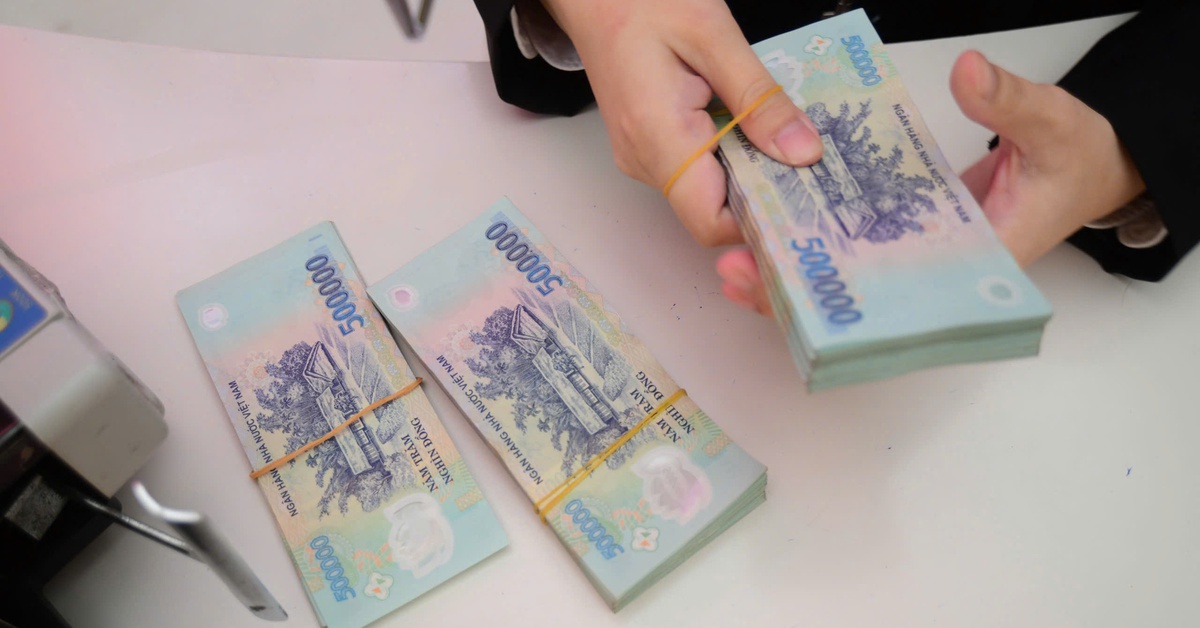 Tín dụng tăng tốc, ba 'ông lớn' ngân hàng nào chiếm hơn 40% tổng dư nợ cho vay cả ngành?