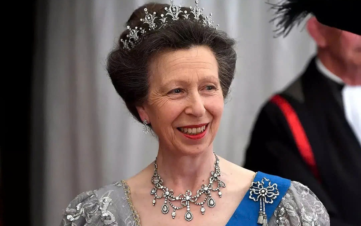 Xu hướng thời trang mùa thu lấy cảm hứng từ Công chúa Anne