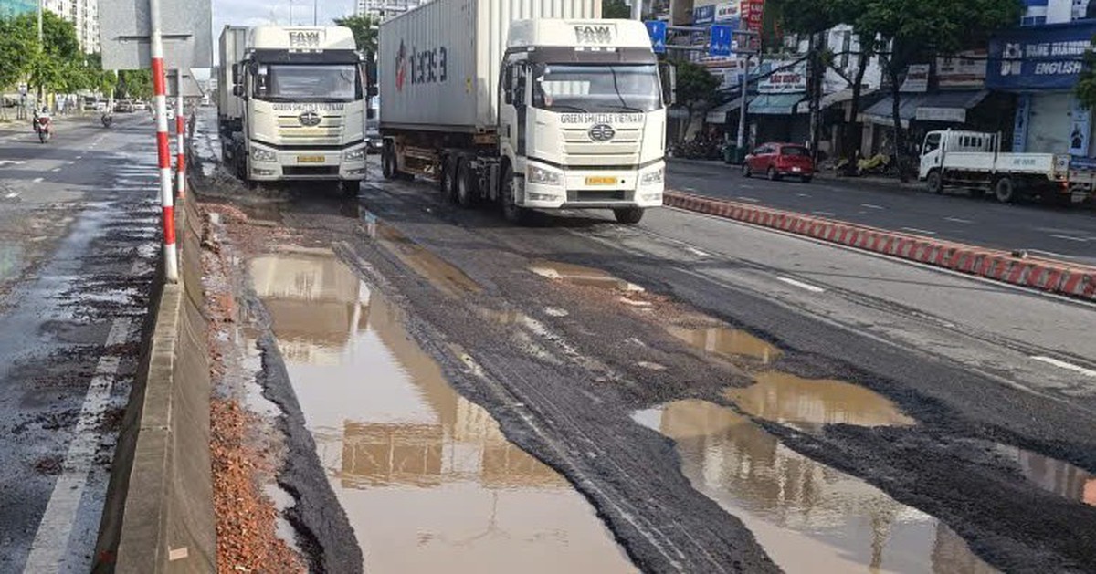 Sửa chữa đường huyết mạch hư hỏng như ‘ruộng cày’ ở Đà Nẵng