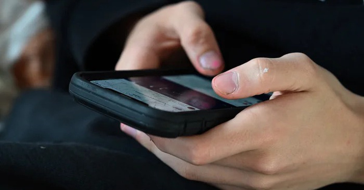 Tin tức sáng 6-11: Mạng xã hội khiến người trẻ căng thẳng; Sắp ngừng vai trò hội đồng trường