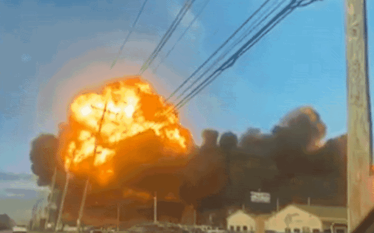 Mỹ: Máy bay chở hàng rơi tạo thành quả cầu lửa khổng lồ, 4 người chết