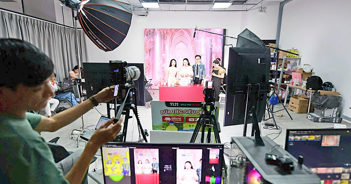 Người nổi tiếng kiếm tiền khủng từ... hàng giả