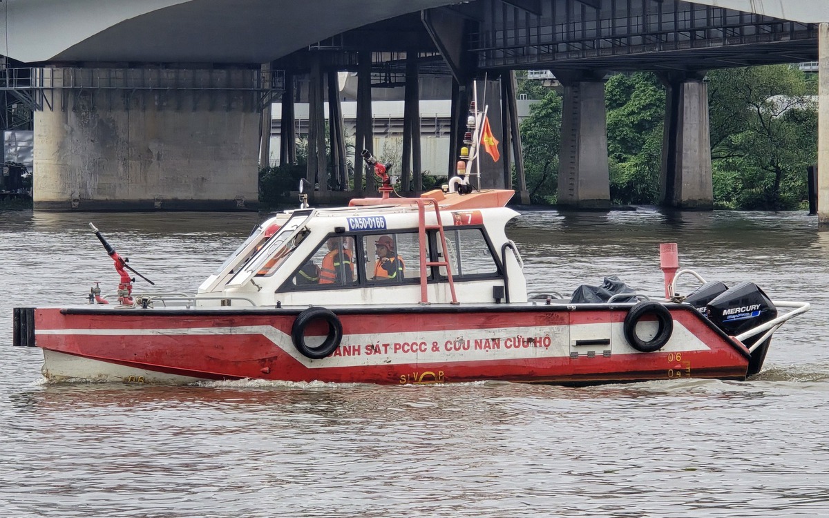 Phát hiện thi thể trên sông ở Thanh Đa, nghi là tài xế taxi dùng dao tự sát thương trên cầu Sài Gòn