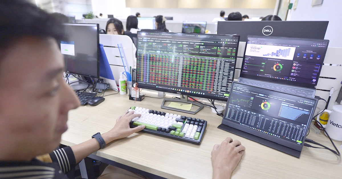 Chứng khoán khó 'về đích' 100% GDP?