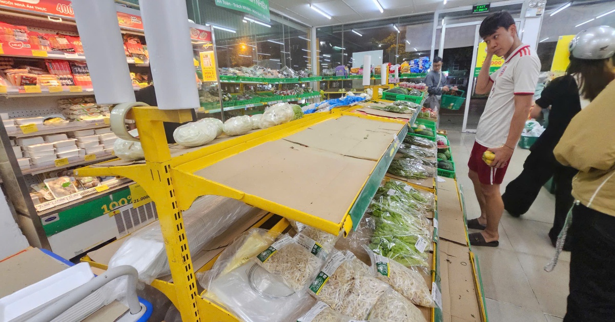 TP.HCM: Rau, trứng nhiều nơi hết sớm, siêu thị khẳng định đủ hàng, khuyến mãi nhiều