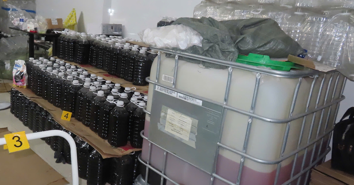 Pha hóa chất làm nước mắm giả, tương ớt, nước chấm không nhãn mác, phạt sao 'cho chừa'?