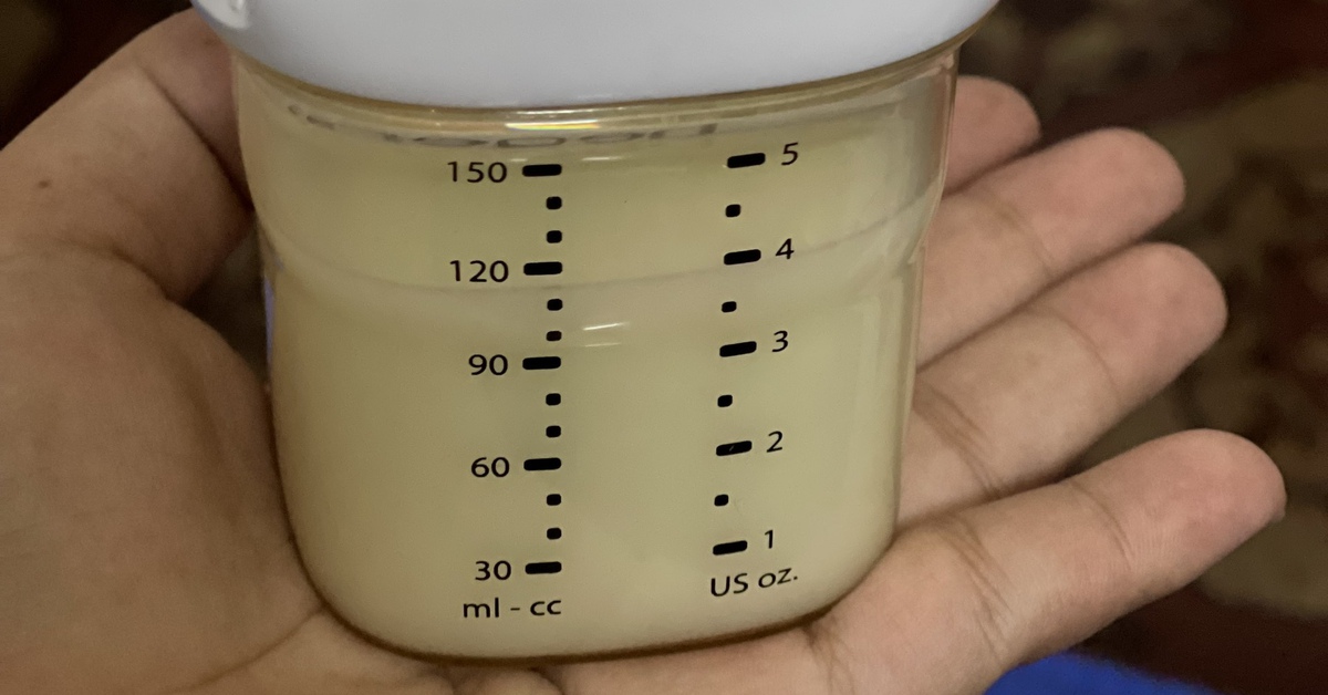 Sữa mẹ không phải thực phẩm đơn thuần mà tiềm ẩn mầm bệnh nếu vắt, trữ không đúng