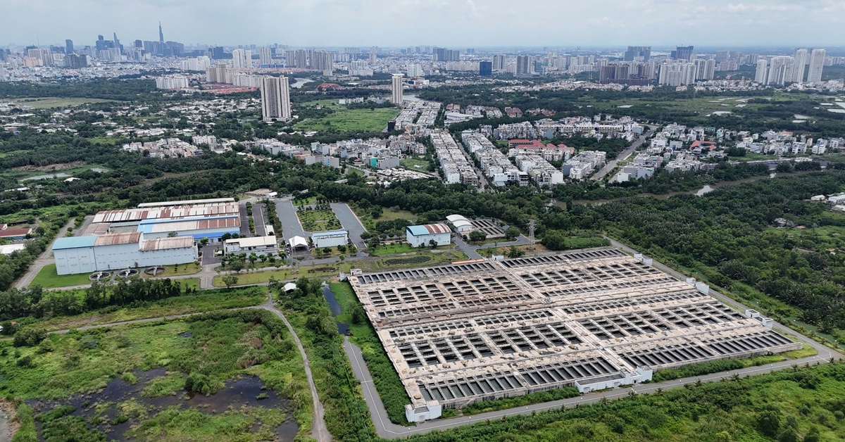 Trình dự thảo quyết định cấp giấy phép xây dựng tạm cho UBND TP.HCM trước 20-11