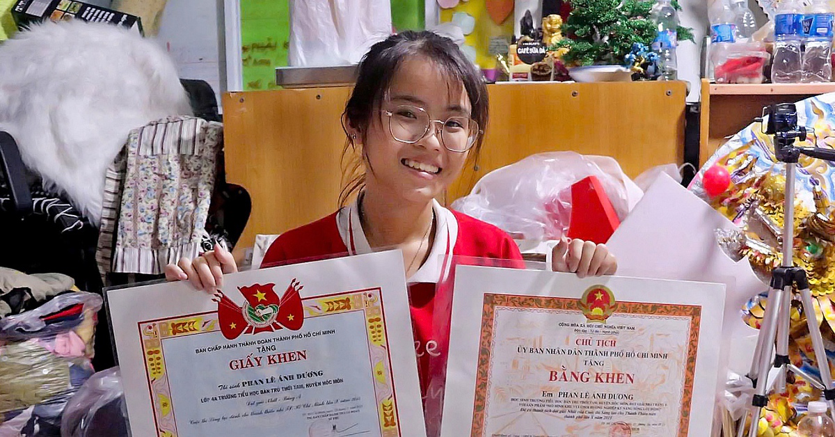 Cha khiếm thị và mẹ ung thư, nữ sinh ‘dám’ nghỉ học 2 năm kiếm tiền, đoạt nhiều giải thưởng sáng tạo