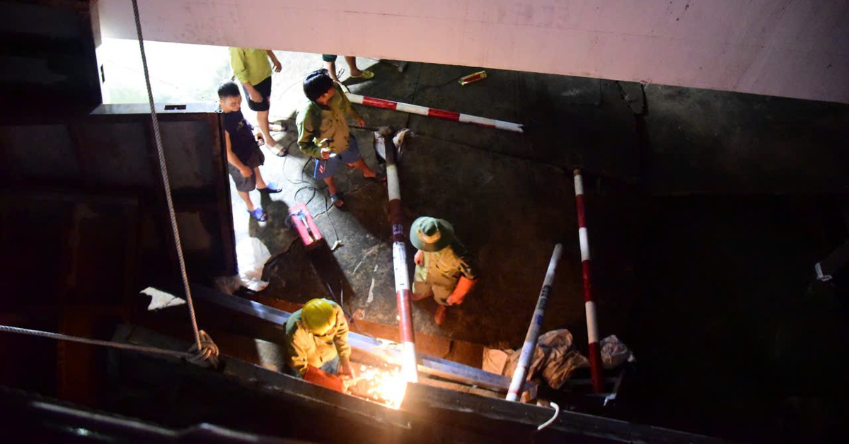 Cống ngăn triều ở quận 12 cũ bị bể giữa đỉnh triều cường cao nhất năm