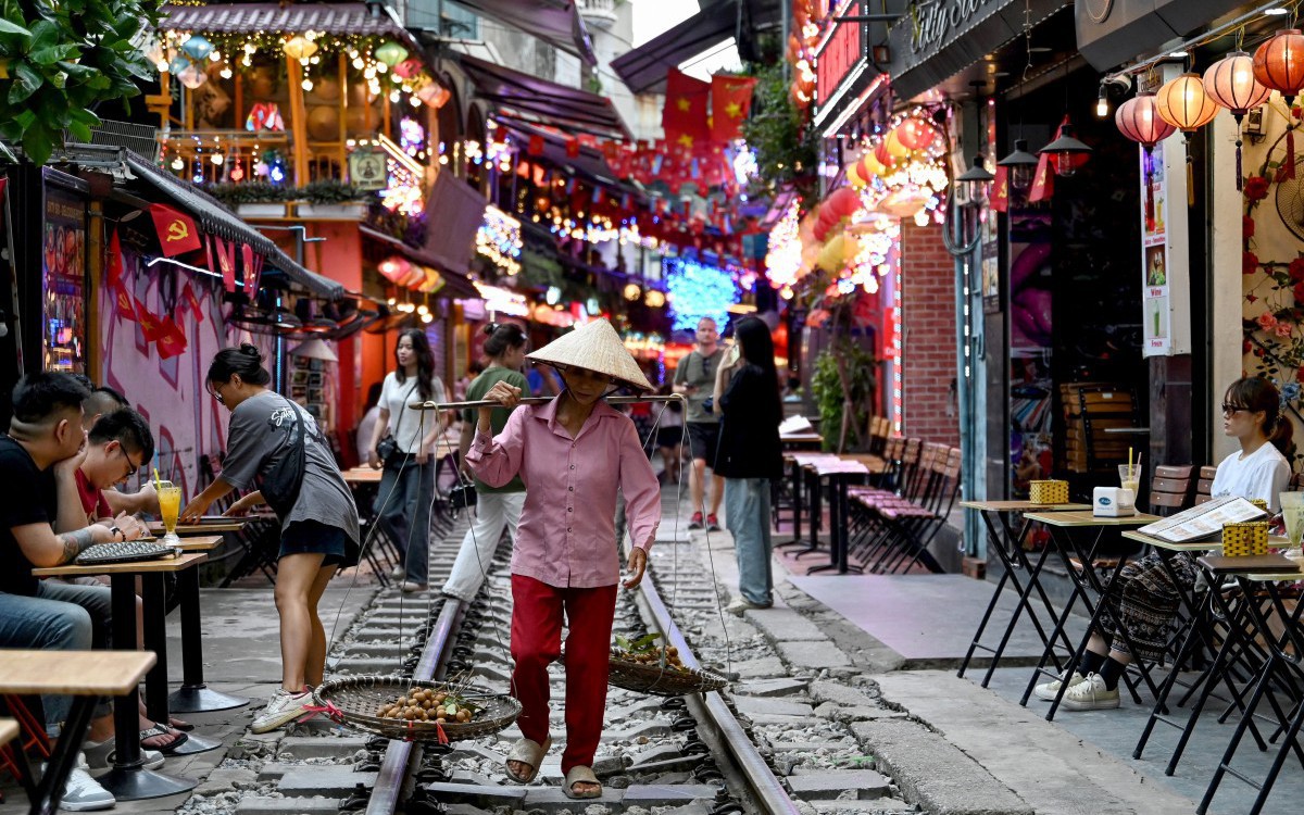 Nikkei Asia: Việt Nam đón 'cơn sóng vàng' du khách Trung Quốc