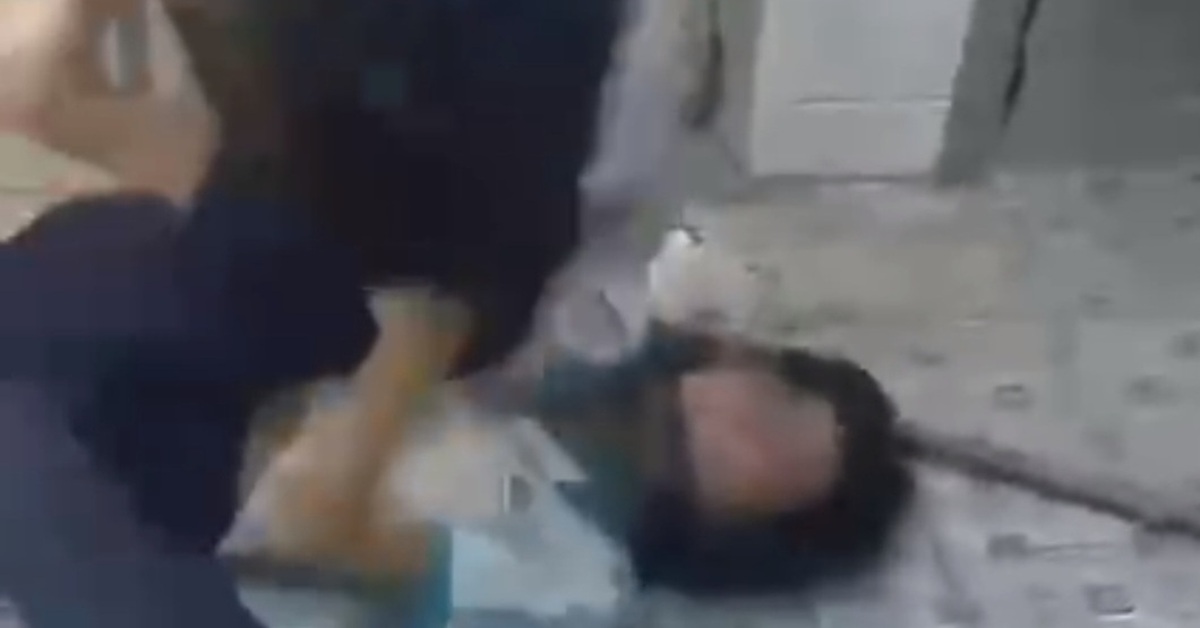 Vụ 2 nữ sinh đánh nhau trong nhà vệ sinh ở TP.HCM: Học  sinh đứng xem cũng bị kỷ luật