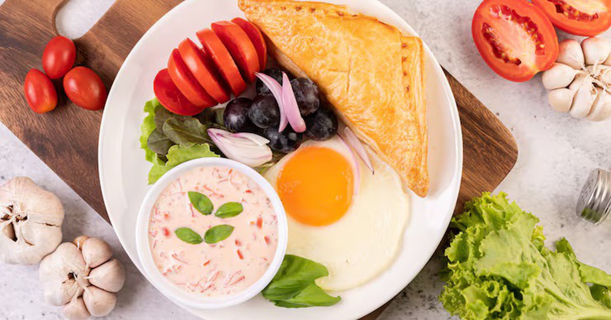 Bỏ bữa sáng và ăn tối muộn gây hại cho xương đến mức nào?