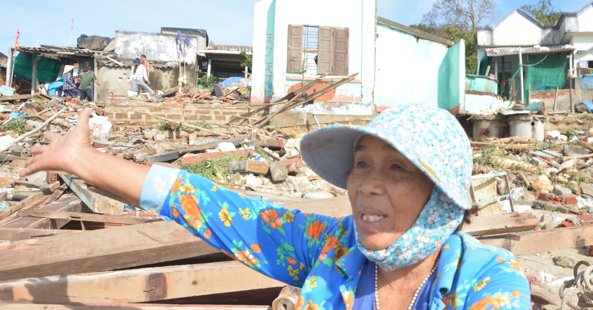 Tránh bão Kalmaegi trở về, dân làng chài bàng hoàng vì không thấy nhà đâu nữa