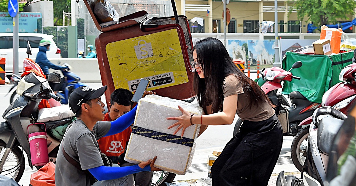 AI và mạng xã hội vào cuộc đua mua sắm cuối năm