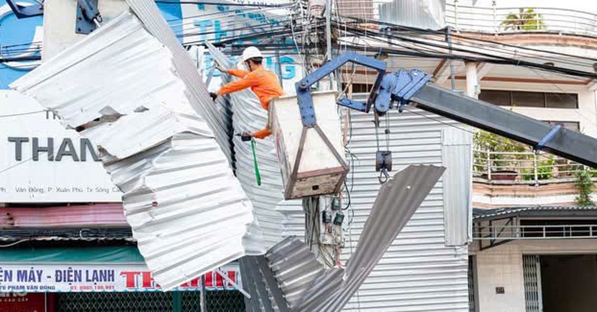 EVN phấn đấu cấp điện 'hậu bão 13' trước ngày 11-11