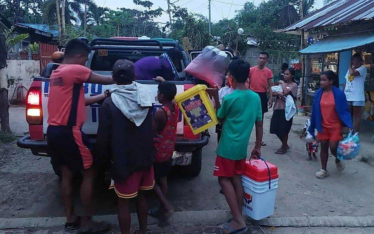 Philippines không dám ỷ y với siêu bão Phượng Hoàng