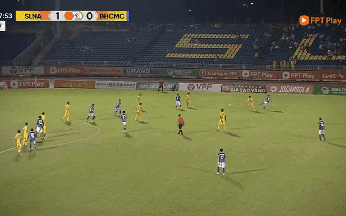 Video: Hậu vệ Becamex TP.HCM tả xung hữu đột, ghi bàn đẳng cấp