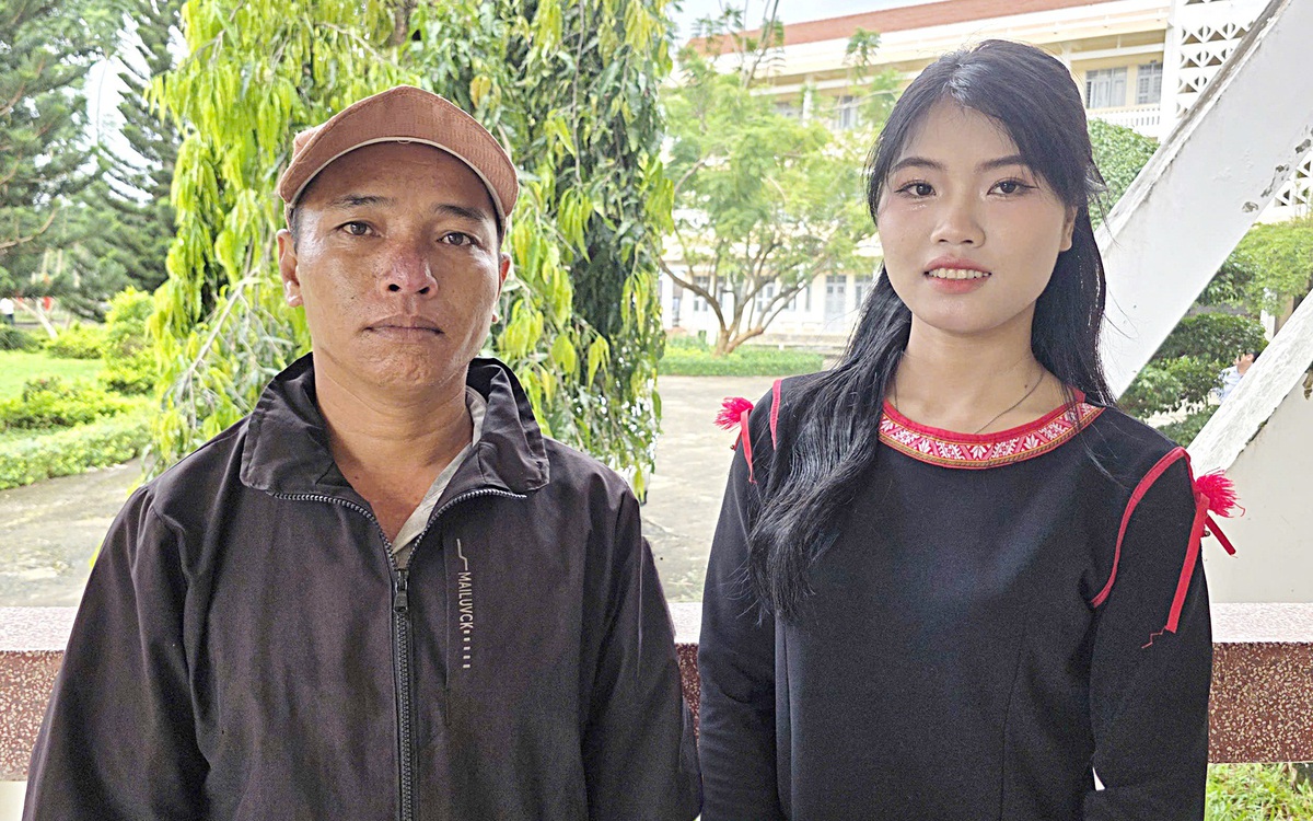 'Tôi vào coi con nhận học bổng được không?'