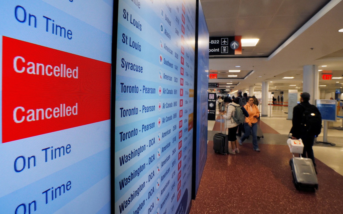 Hàng nghìn chuyến bay Mỹ tê liệt giữa đợt đóng cửa chính phủ dài kỷ lục