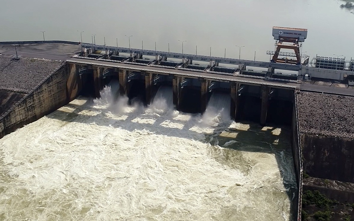 Thủy điện Trị An tăng xả lũ hơn 1.200m³/s, cảnh báo ngập cục bộ ven sông Đồng Nai