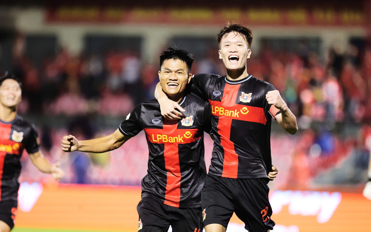 Công An TP.HCM - Ninh Bình (hiệp 1): 0-0