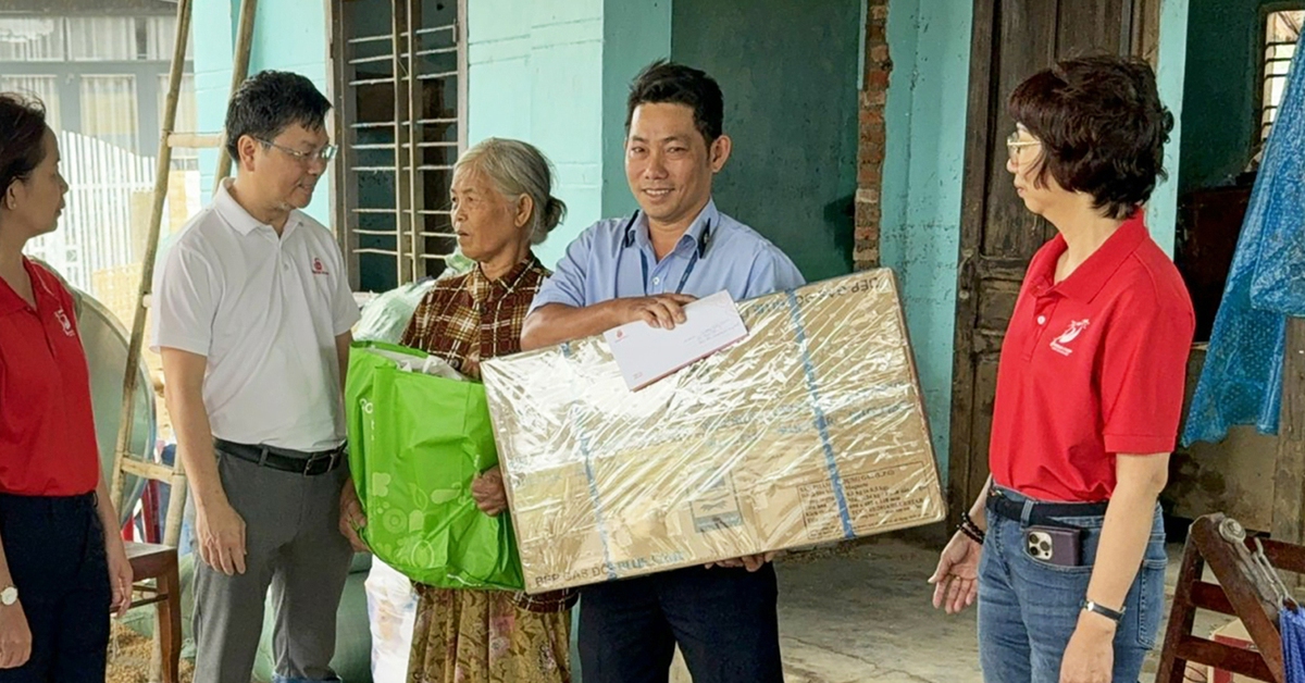 Giữa thiên tai, tình người thành điểm tựa