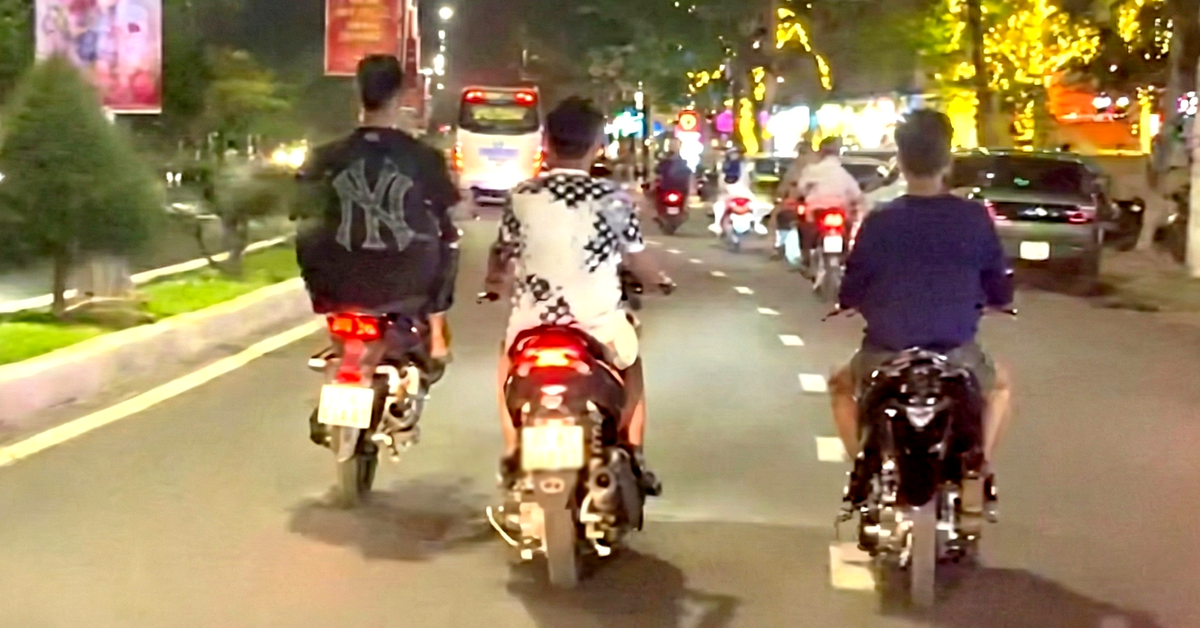 Vụ 3 thanh niên bốc đầu xe trên đường phố Nha Trang: Cảnh sát giao thông xử lý lò độ chế xe máy