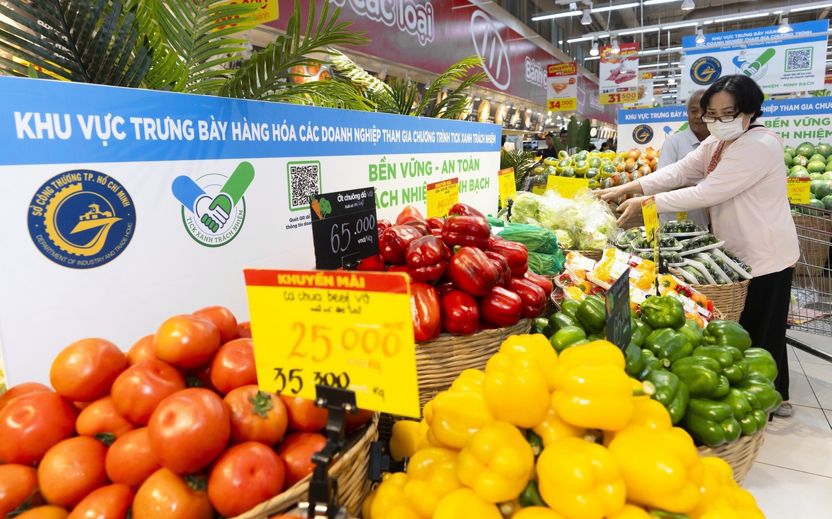 Siêu thị tưng bừng ưu đãi với 'Tháng Tick xanh trách nhiệm'