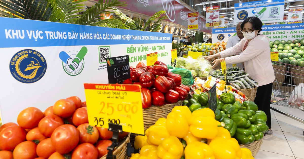 Siêu thị tưng bừng ưu đãi với 'Tháng Tick xanh trách nhiệm'