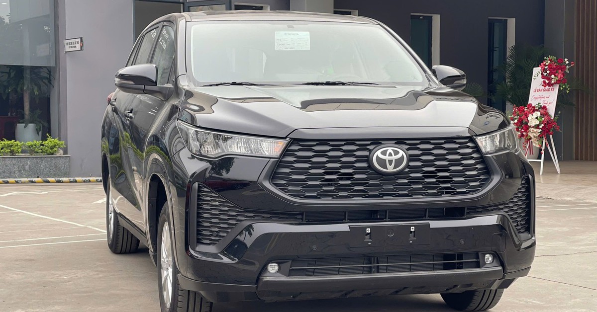 Toyota Innova Cross bản giá rẻ ra mắt Việt Nam: Giá áp sát Xpander Cross nhỏ hơn, lược bớt tiện nghi