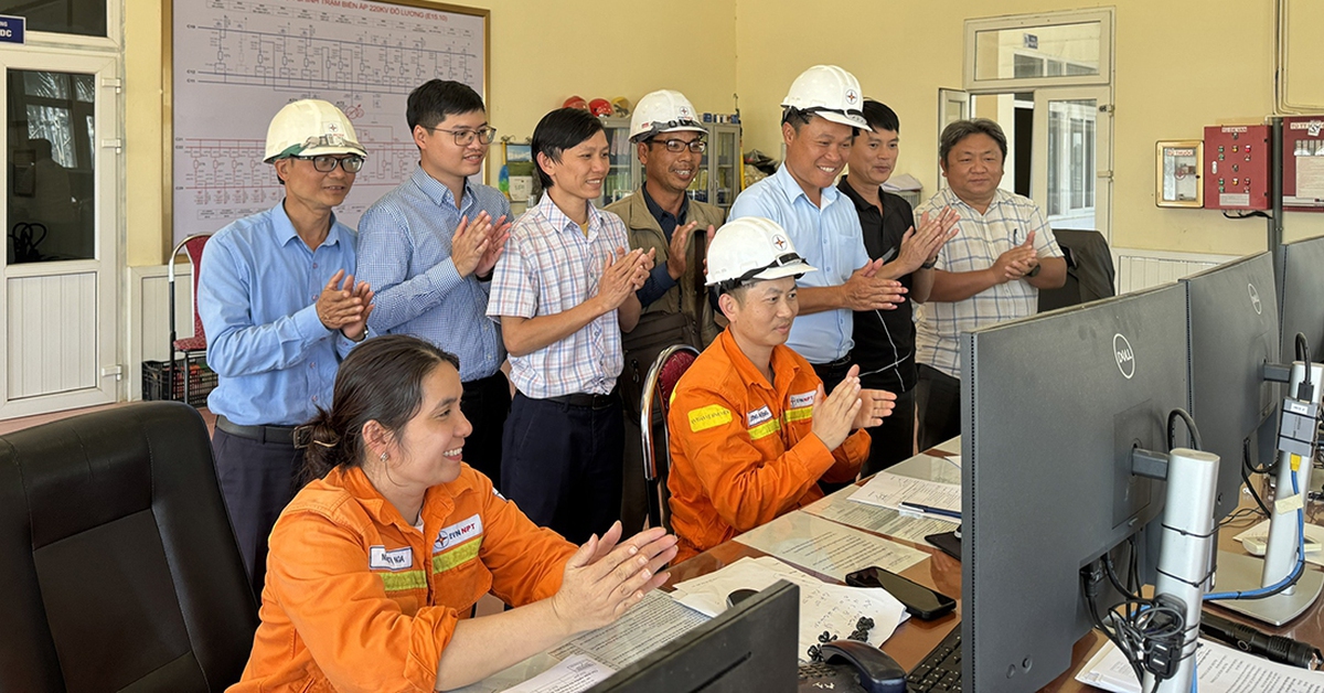 Đóng điện đường dây 220kV Đô Lương - Nam Cấm chào mừng Đại hội V Công đoàn EVNNPT